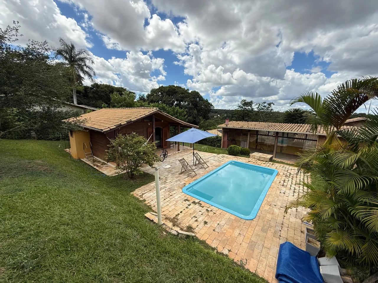 Casa com piscina em condomínio fechado condados da lagoa