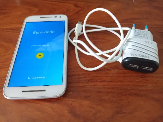 Celular Motorola XT1544 com carregador e capinha!