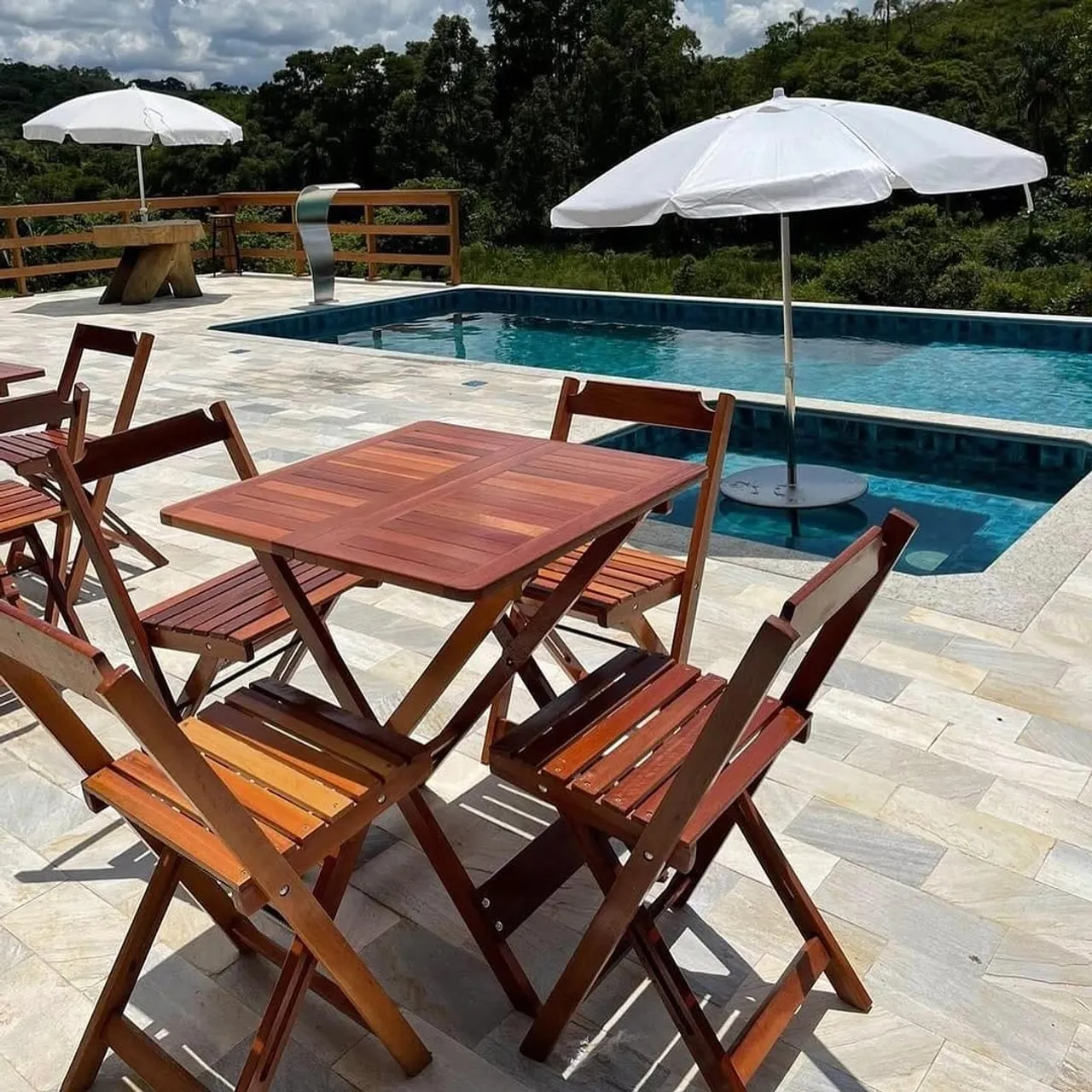 Conjunto Mesa e Cadeiras de Madeira para Área Externa