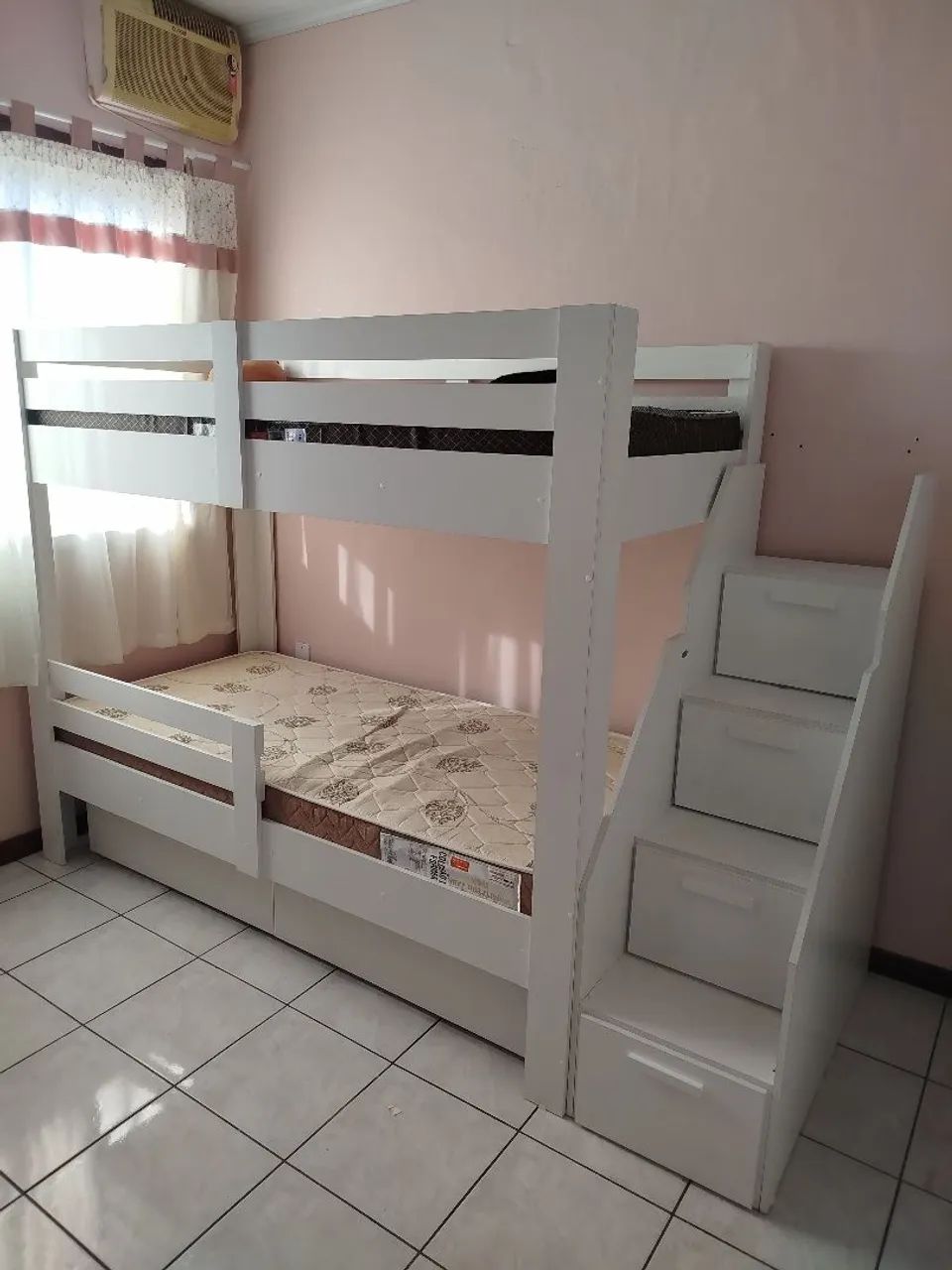 Beliche branco em ótimo estado