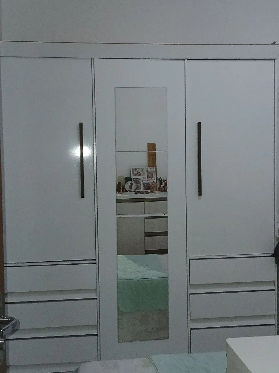 Guarda-roupa de casal com espelho 3 portas 6 gavetas