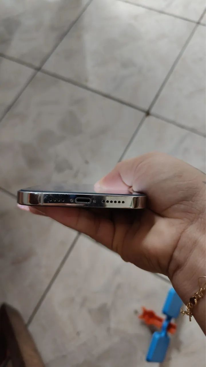 iPhone 13 Pro Max com adesivo 17 Pro Max - Foto 3