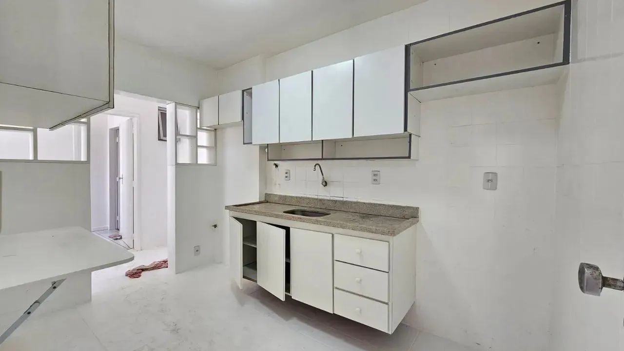 Vendo apartamento com três quartos na melhor localização do Caminho  das Árvores. - Foto 4