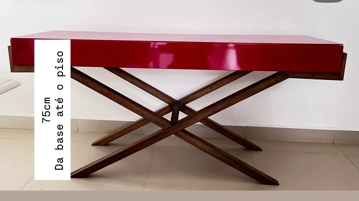 Mesa de Design com Tampo c laca Vermelha e Base de Madeira - Foto 5