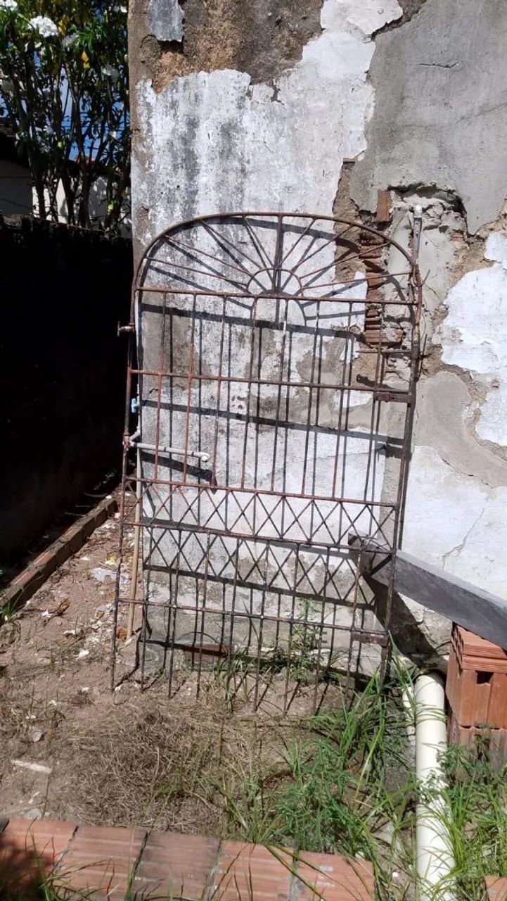 Vendo lixeira nova 150,00 e portão 120,00 - Foto 2