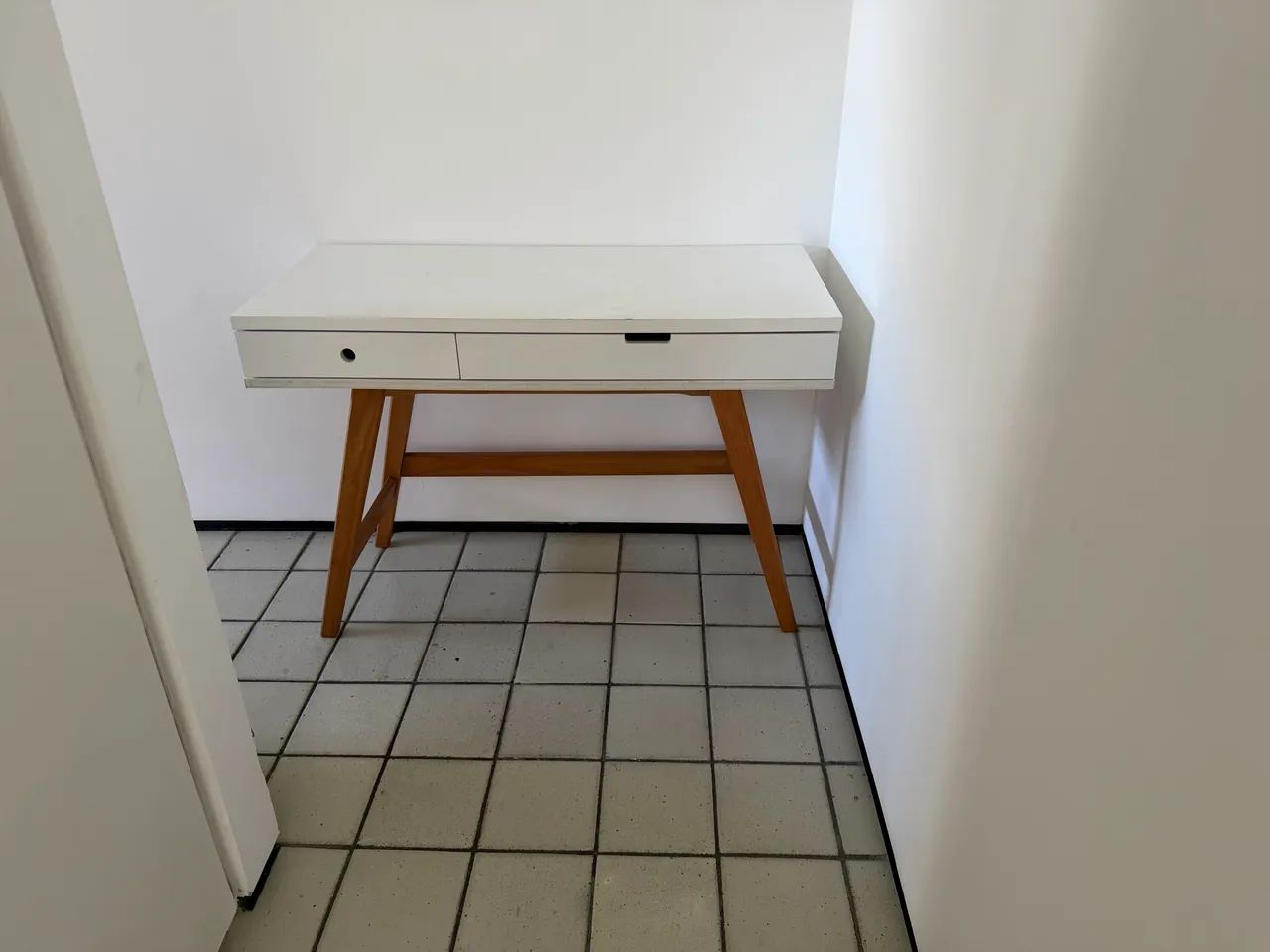 Mesa escrivaninha branca 1.20 - Foto 2