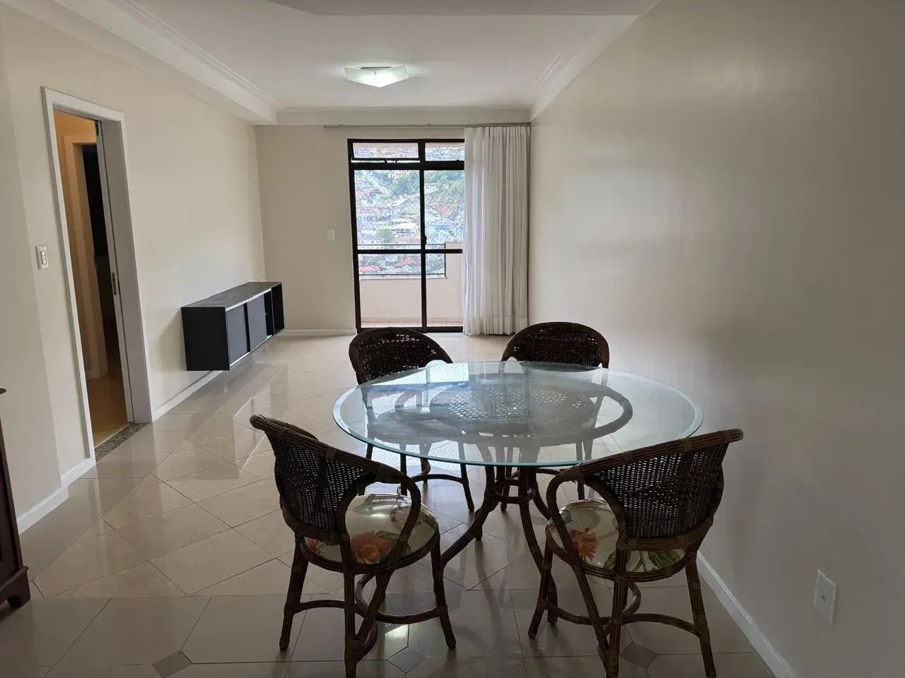 Apartamento para aluguel com 126 metros quadrados com 3 quartos