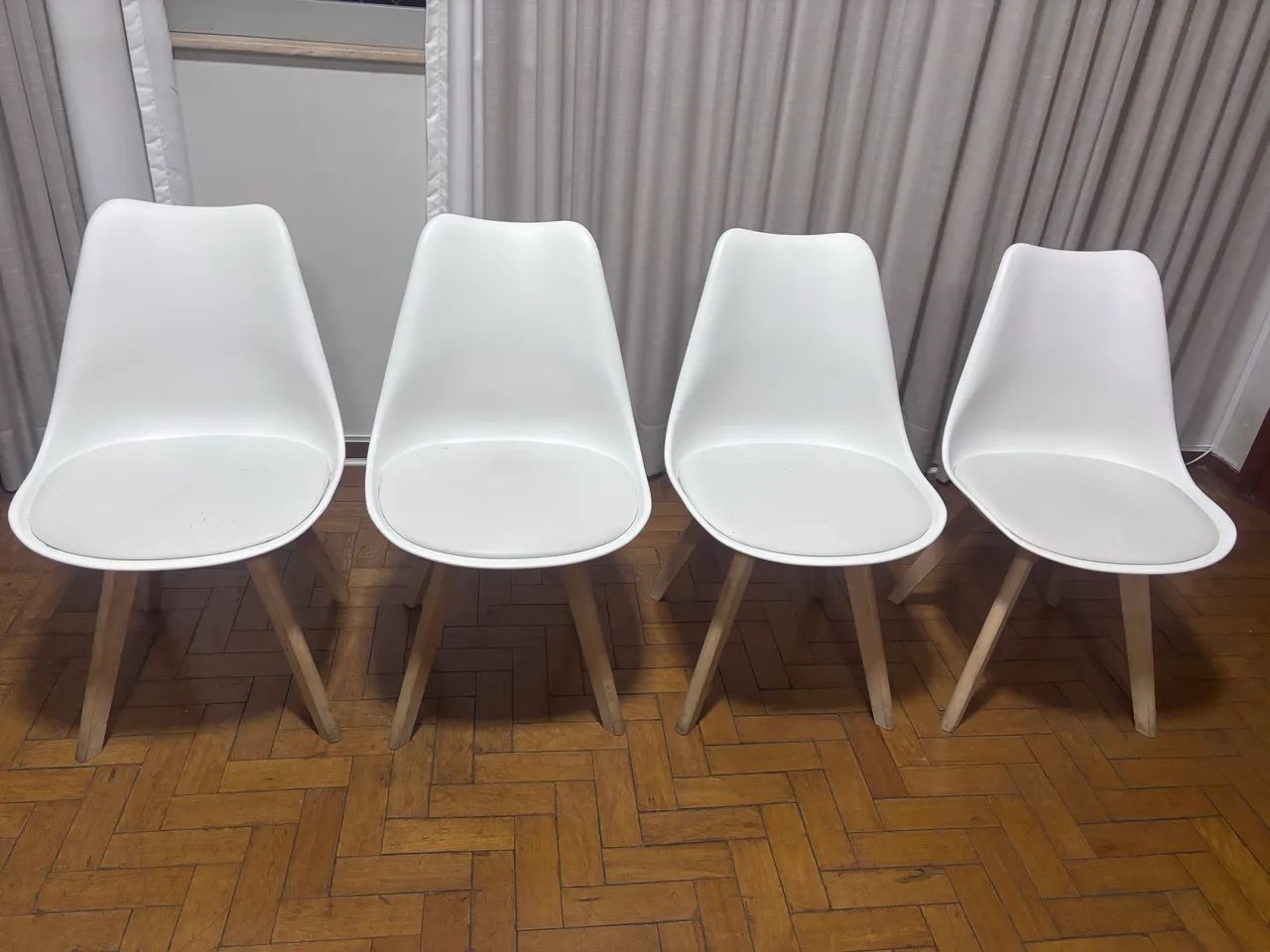 Conjunto 8 cadeiras brancas - Foto 2