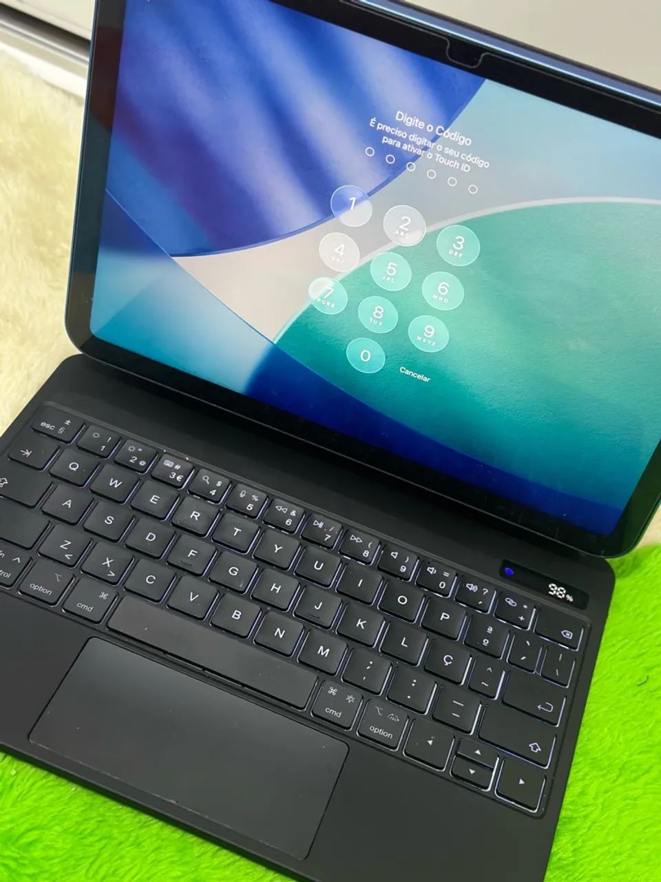 iPad 10ª Geração 64GB + Teclado com Trackpad + Película - Foto 2