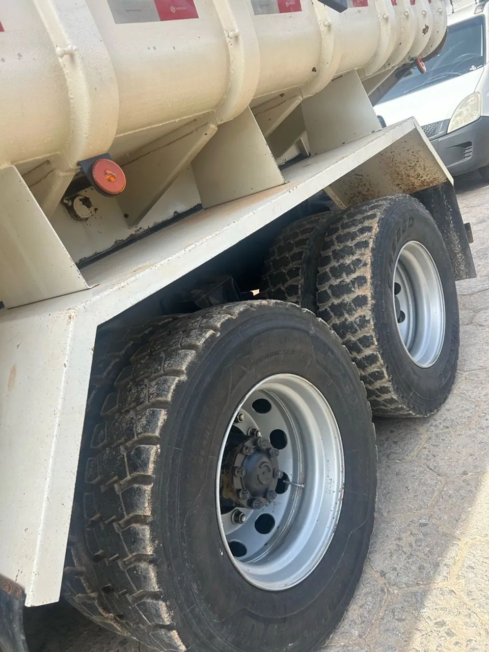 Caminhão caçamba Ford cargo 2422  - Foto 5