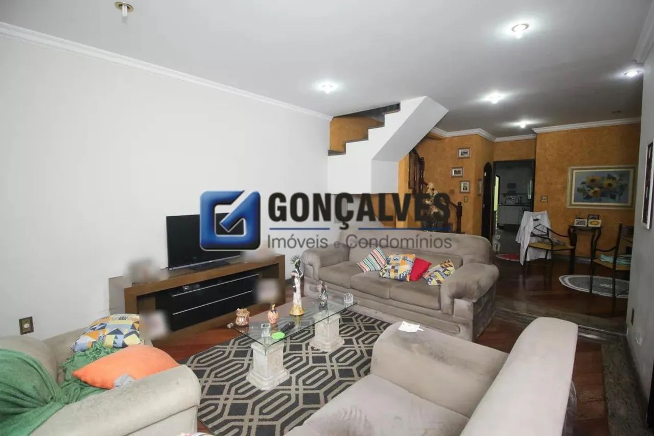 SOBRADO COM 4 DORMITORIOS SENDO 2 SUITES NO BAIRRO PARQUE INDUSTRIARIO- Santo André/SP