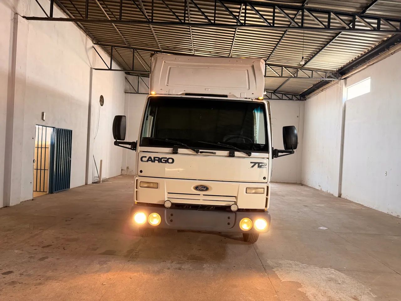 Ford Cargo 712 Bau  - Foto 2
