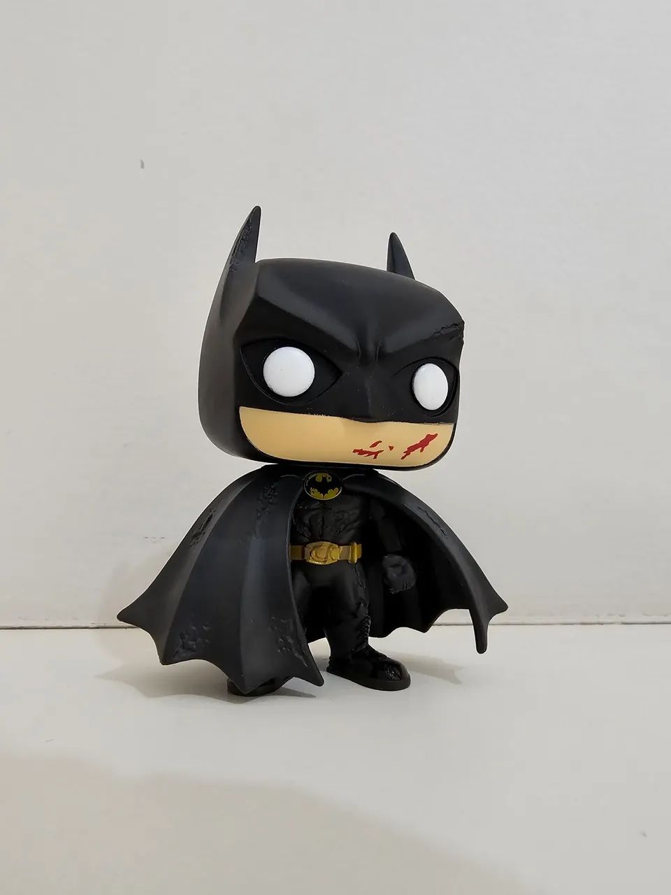 Funko Pop Batman #518 Bloody 85 Anos Original - Foto 3