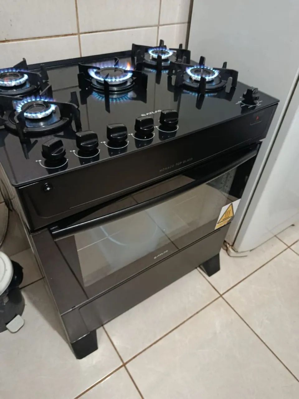 Fogão Atlas 5 bocas mesa de vidro está Praticamente novo  - Foto 2