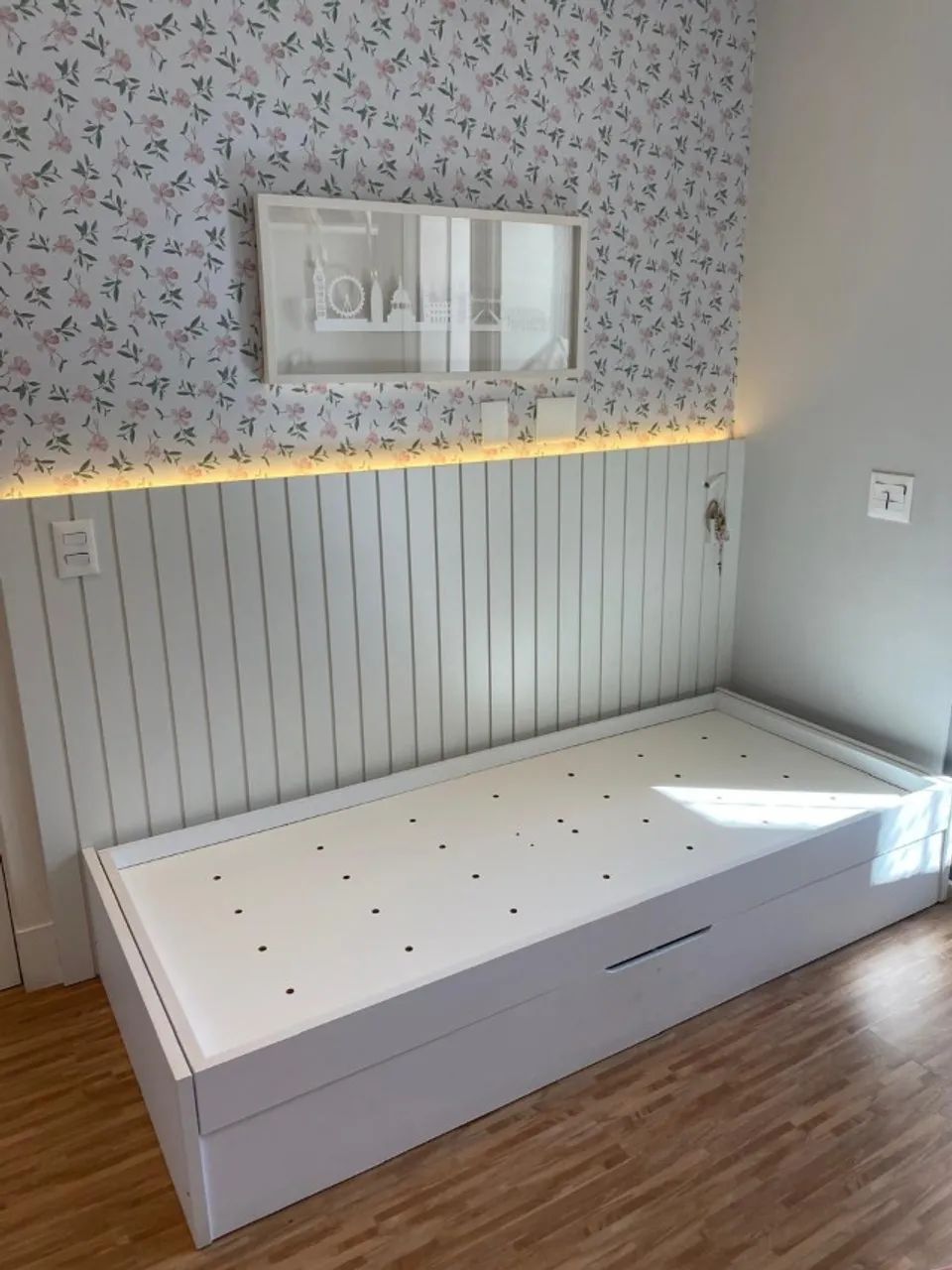 Cama de Solteiro com Baú MDF Branca - 88cm X 200cm