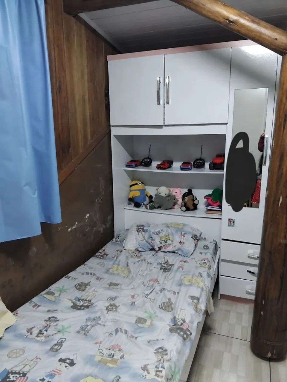 Cama e guarda roupas infantil