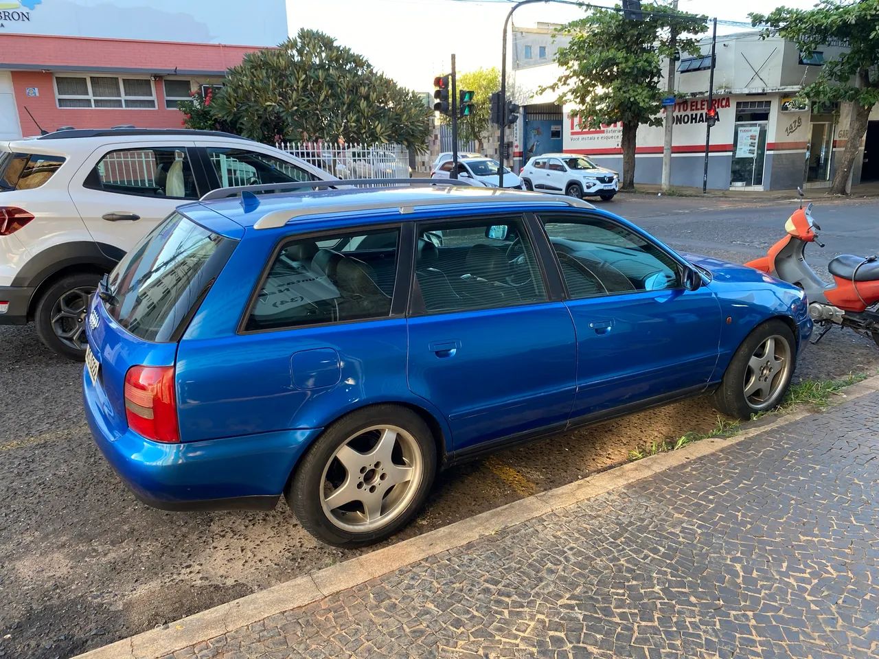 Audi A4 1.8 Avant Mec. 1998 - Foto 2