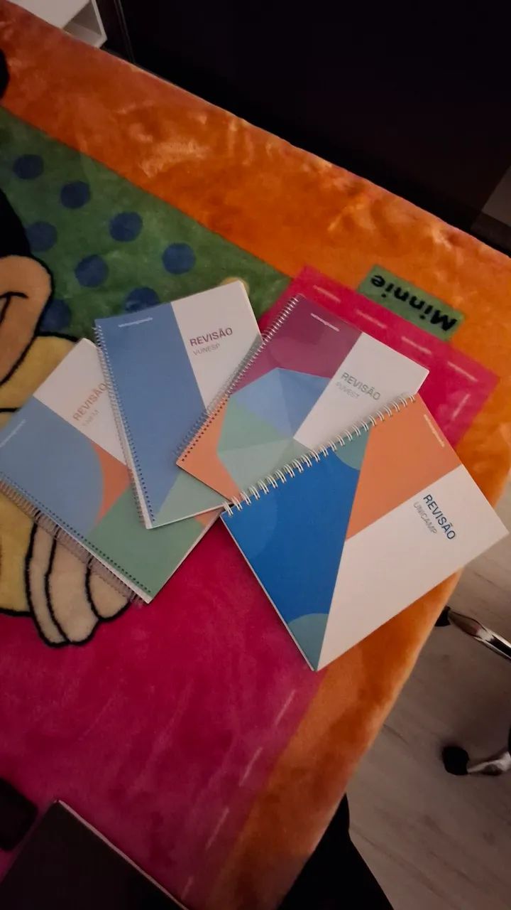 Vendo material pré-vestibular 