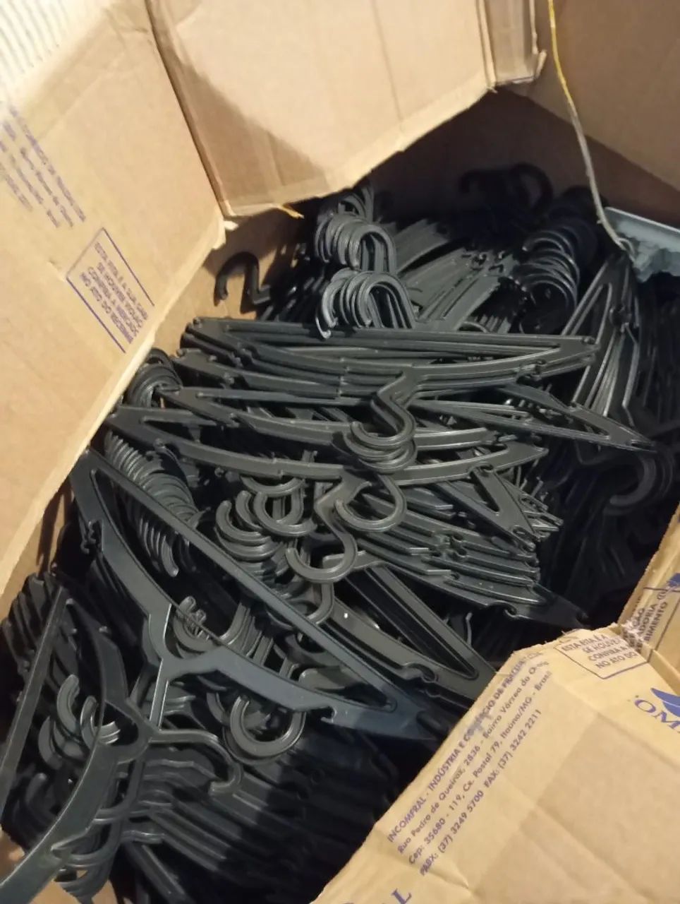 100 Cabides de Plástico Super Novos - Foto 2