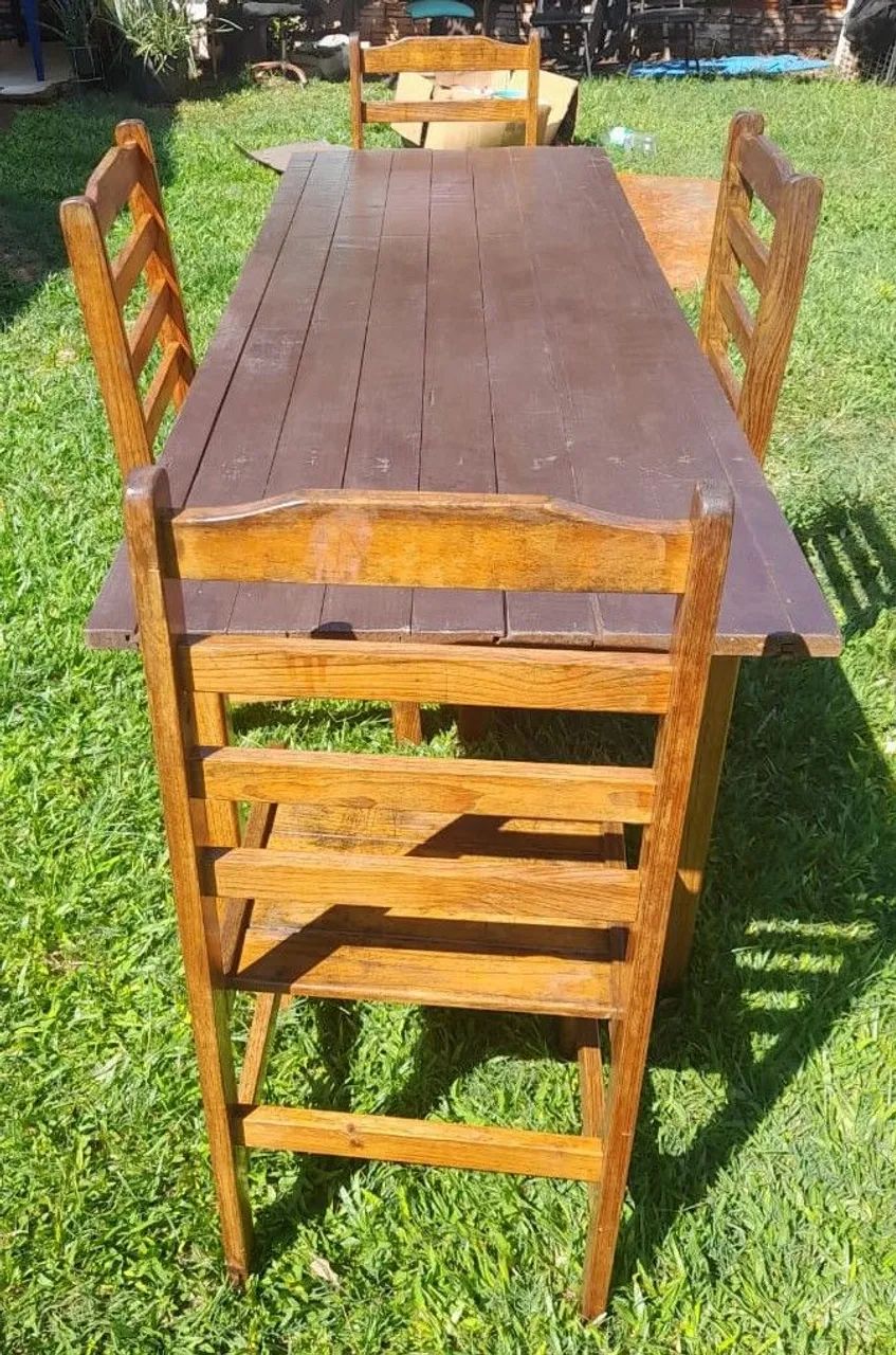 Mesa de madeira com 4 cadeiras - Foto 3