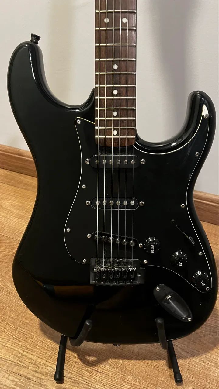 Guitarra Squier Bullet Stratocaster