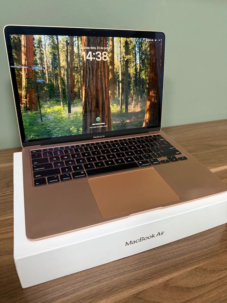 MacBook Air 13 2020 Dourado i3 8GB 256GB SSD ? com caixa