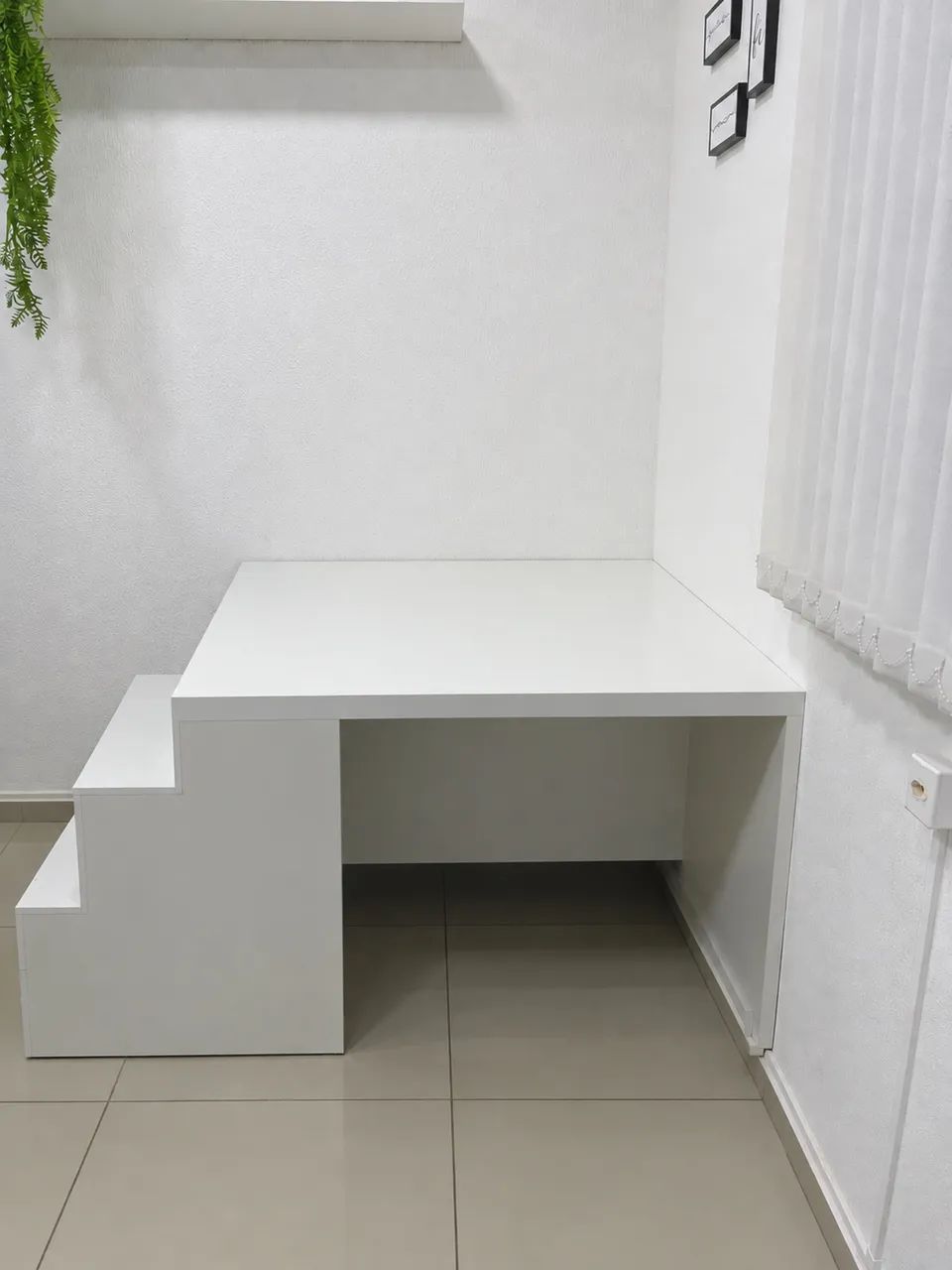 Vende-se Mesa profissional para pedicure com escada integrada
