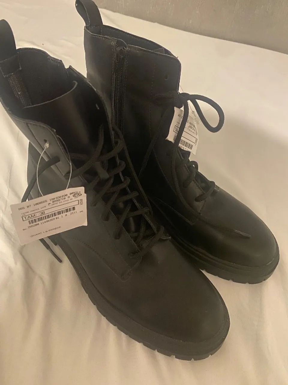 Bota coturno sem uso 