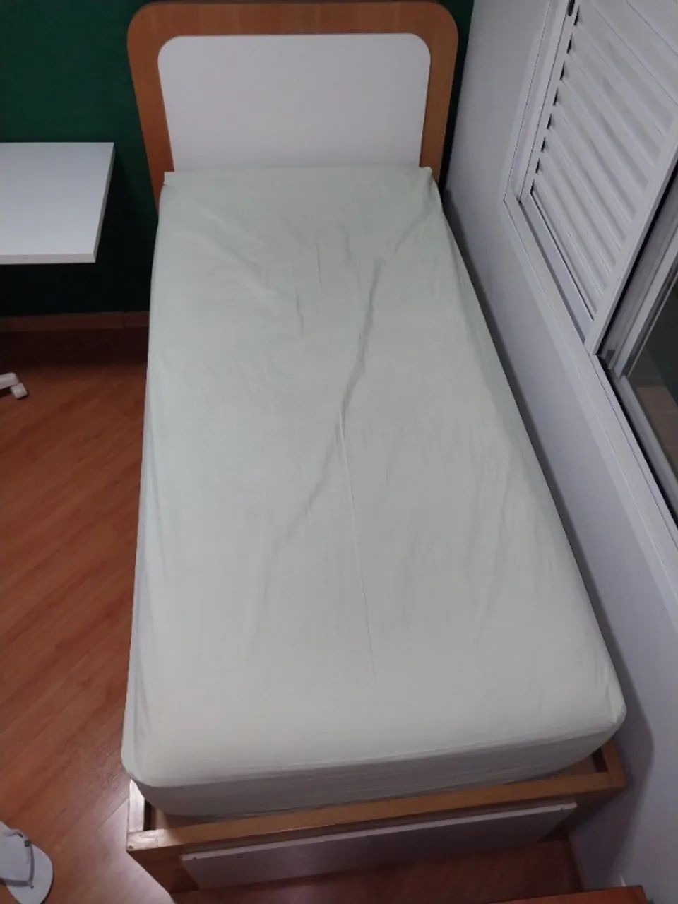 Cama luxo  solteiro de altíssima qualidade em marcenaria 