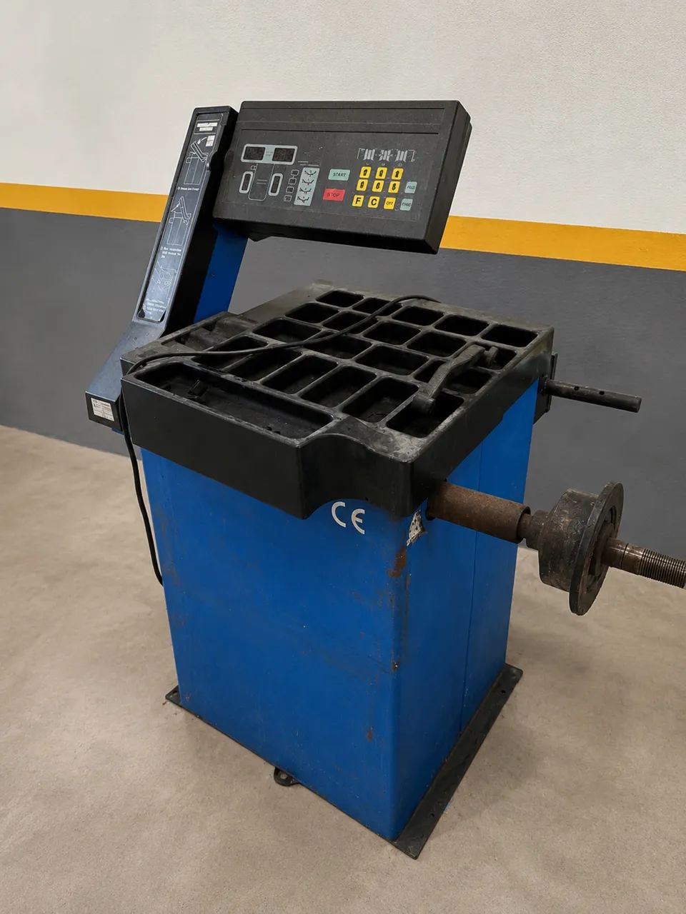 Máquina desembeiçadora de pneu e máquina de balancear roda - Foto 2