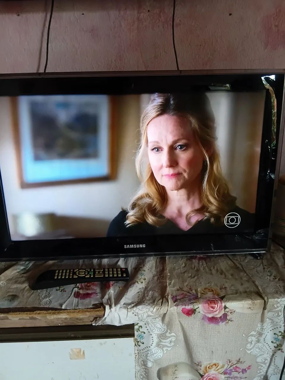 Vendo TV Led 32 polegadas 500 - Foto 2