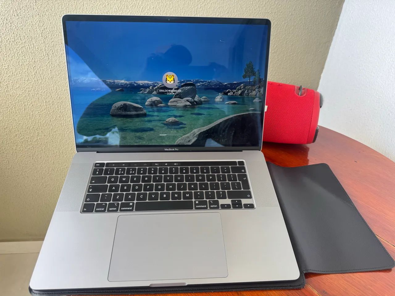 Apple. MacBook PRO 16, 2019 512gb., iOS 26 atualizado.Sou como