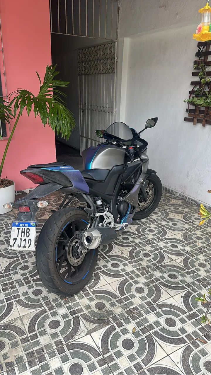 R-15 Yamaha 2025 - Foto 2