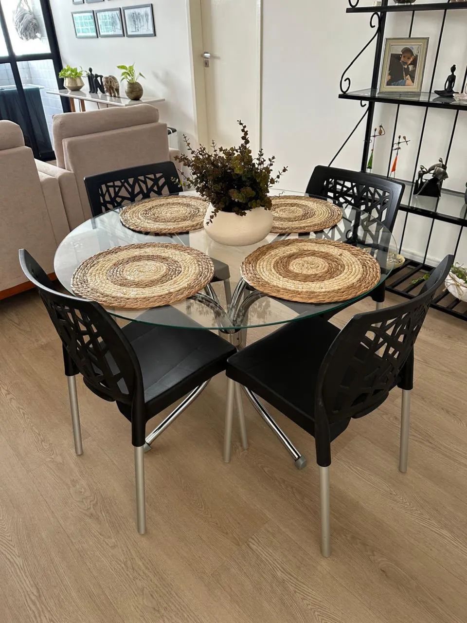 Mesa com 4 cadeiras 