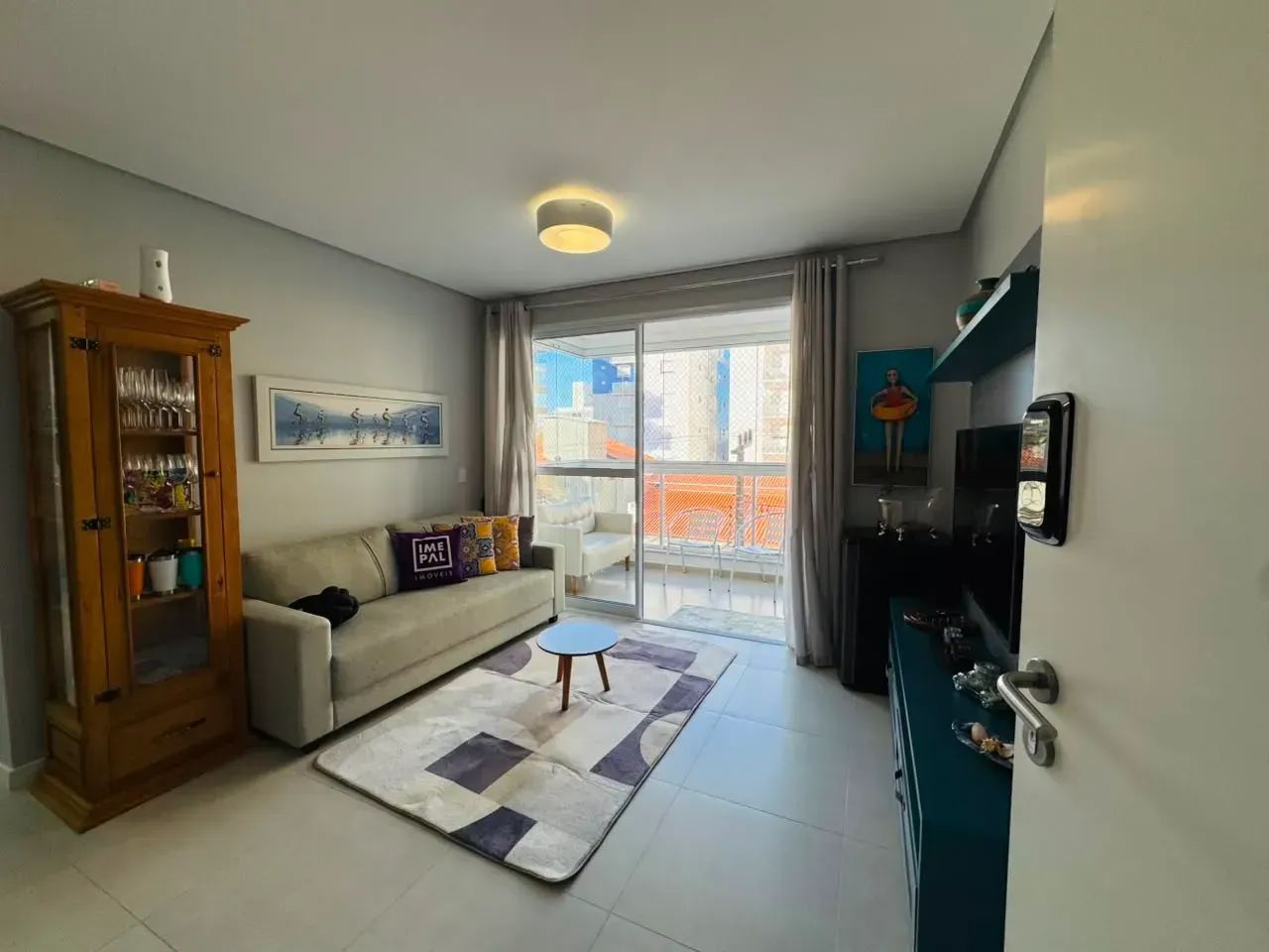 Apartamento 3 Dormitórios com Suíte, Mobiliado e Climatizado com Churrasqueira