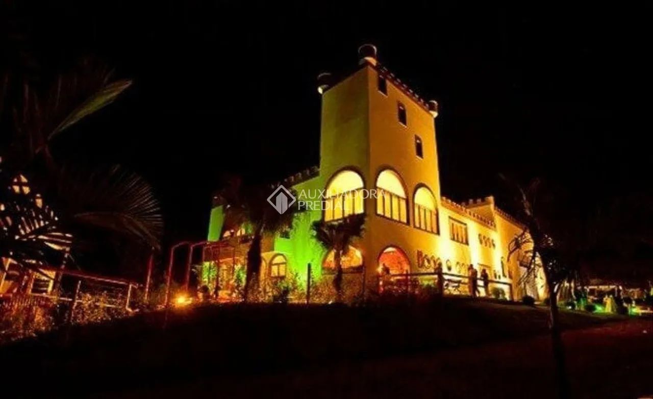 Cervejaria Completa em Estilo Castelo Medieval à Beira da BR-282 | Alto Potencial Comercia