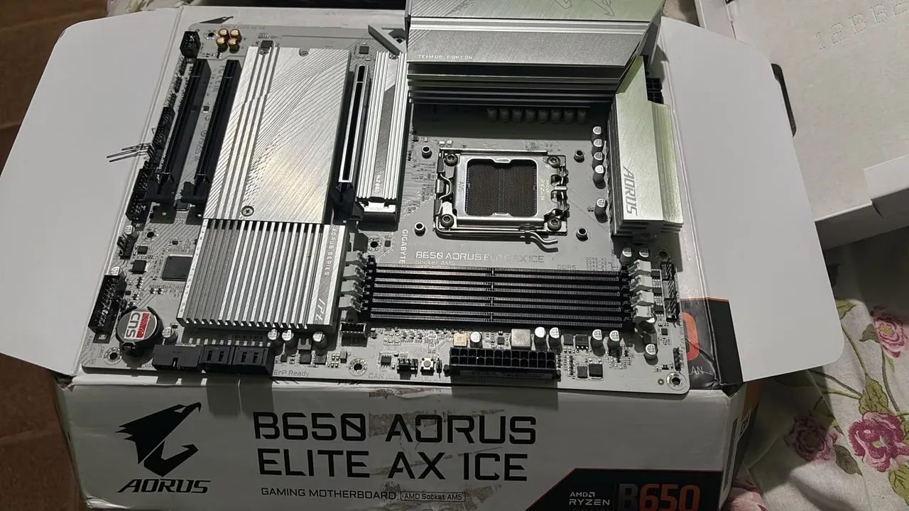 Placa Mãe B650 Aorus Elite ax ice - Foto 4