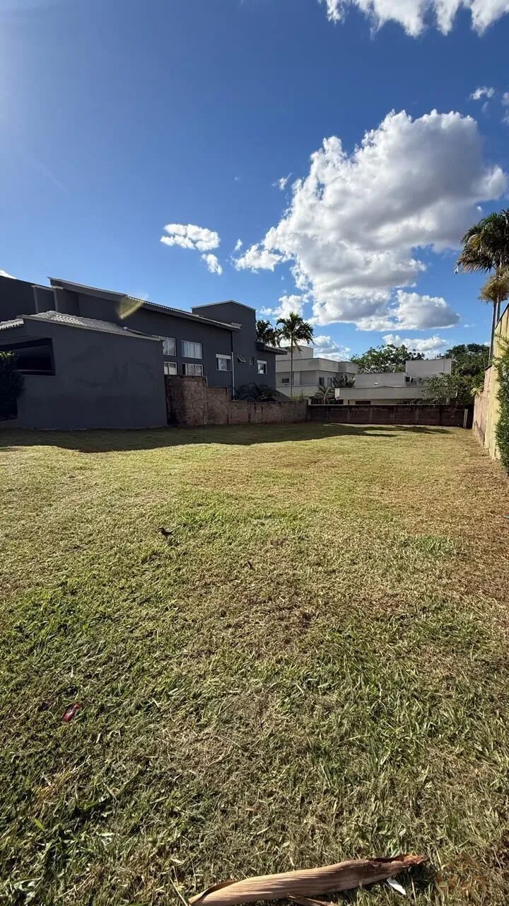Lote de 381 m2 no Condomínio Valência