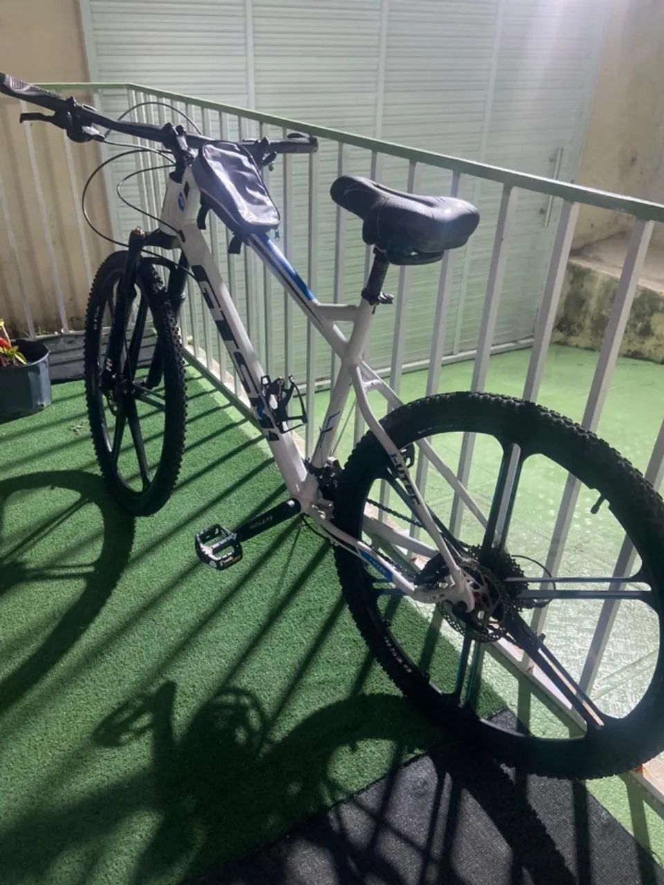 Bicicleta Aro 29 - Semi nova Ótimo estado R$1700 - Foto 3