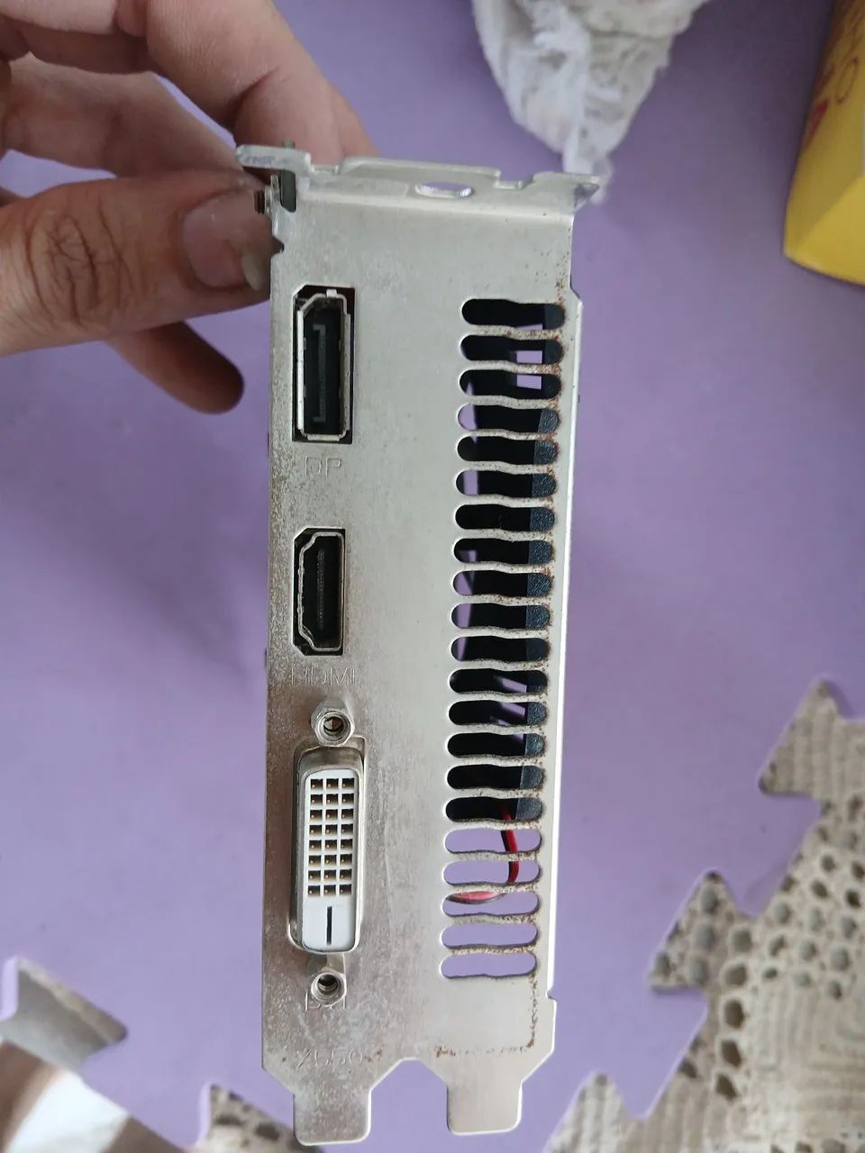 Placa de video AMD Rx550 4 GB  - Foto 3