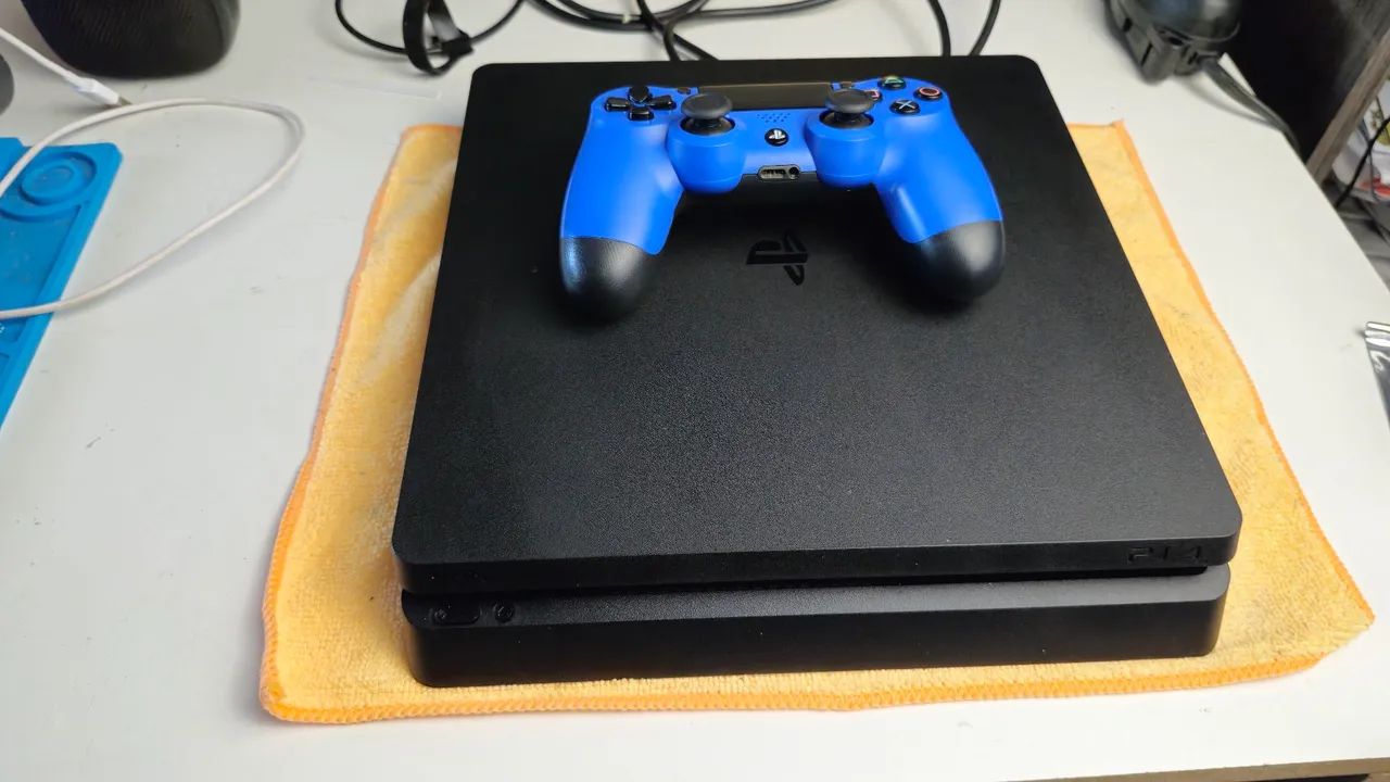 PS4 Slim 1TB Extra Novo