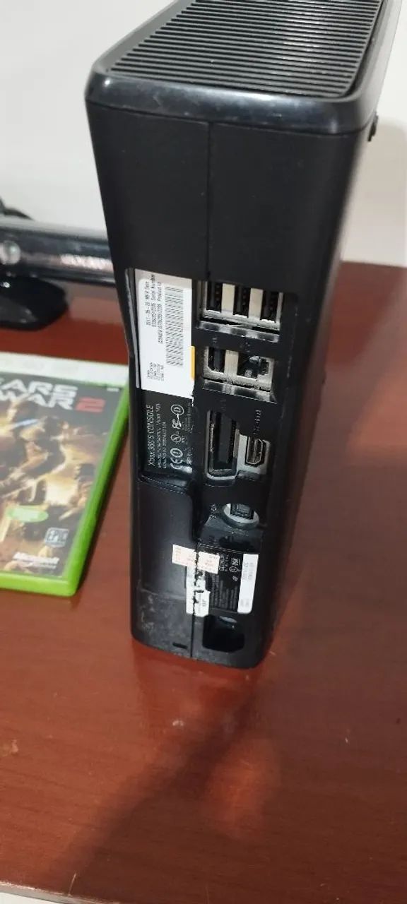 Xbox 360 slim bloqueado com gears 2 original - Foto 2