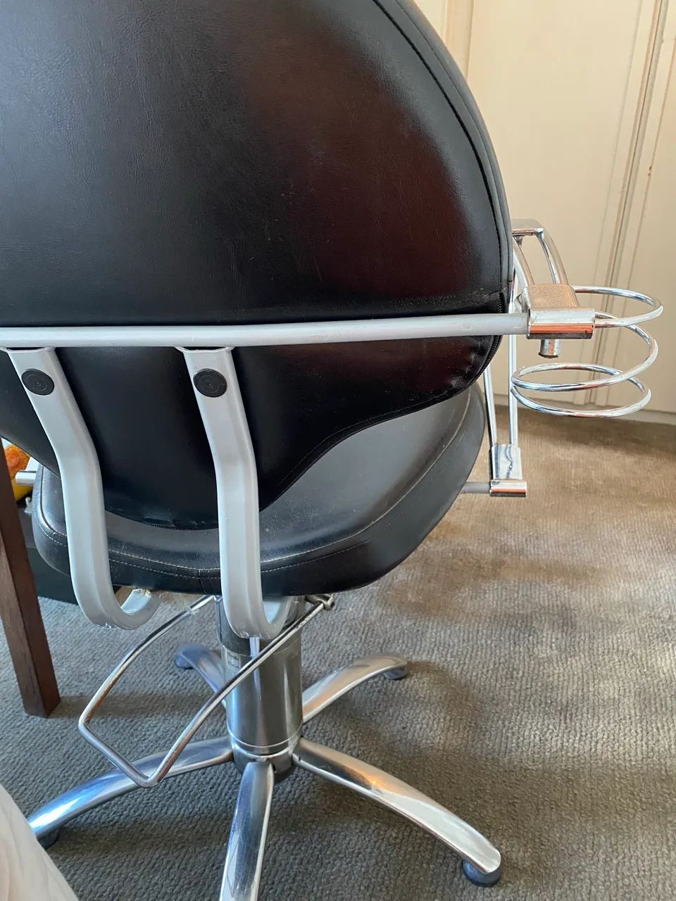 OFERTA!! Cadeira luxuosa para SALÃO de CABELEIREIROS - Foto 4