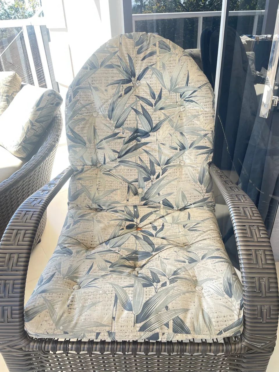 Poltronas e chaise de área externa 