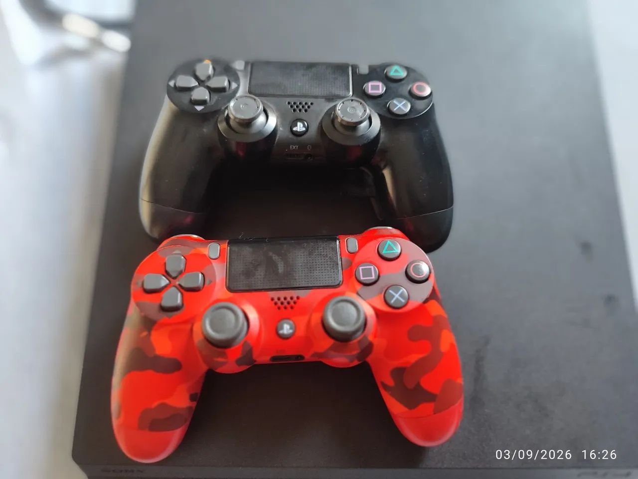 PS4 Pro 1TB Completo com 2 Controles DUALSHOCK 4 - Foto 3