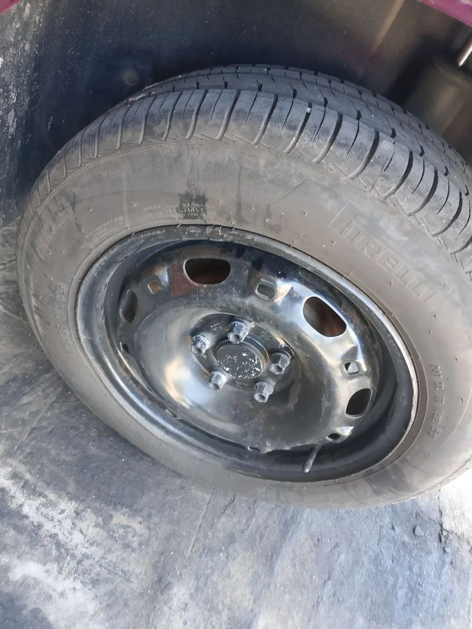 Rodas 14" com pneus excelentes!