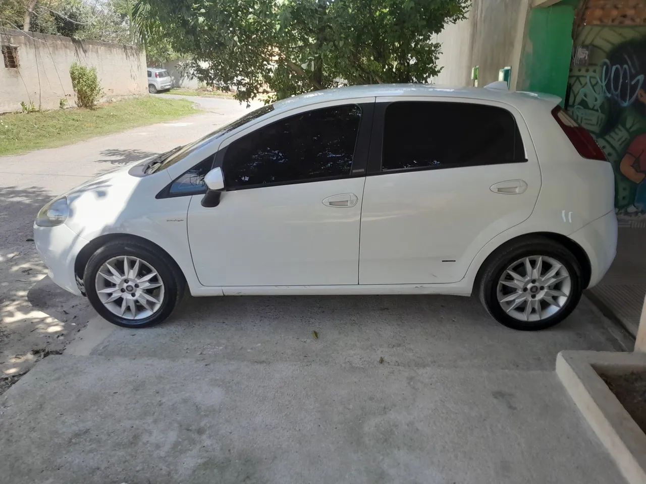 Fiat Punto Punto ESSENCE Dualogic 1.6 Flex 16V 5p 2012