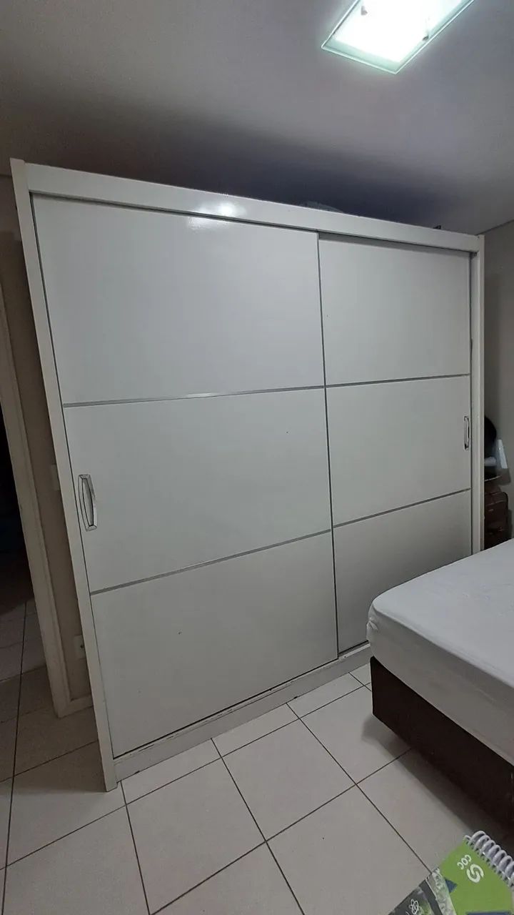 Vendo Guarda-Roupas usado.