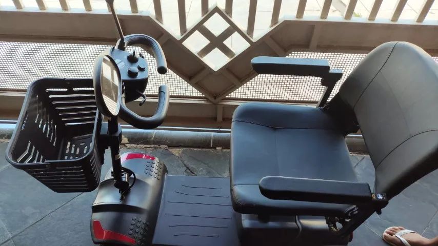 Cadeira Motorizada Elétrica Scooter 136kg - Foto 2