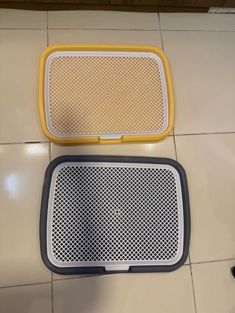2 Banheiros Higiênicos para Cachorro com Grade 65x50cm